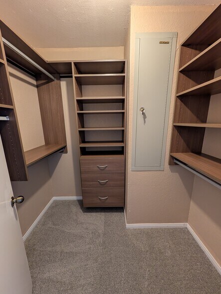 Building Photo - 10170 Palm Glen Dr