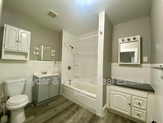 Building Photo - 999 W Exchange St