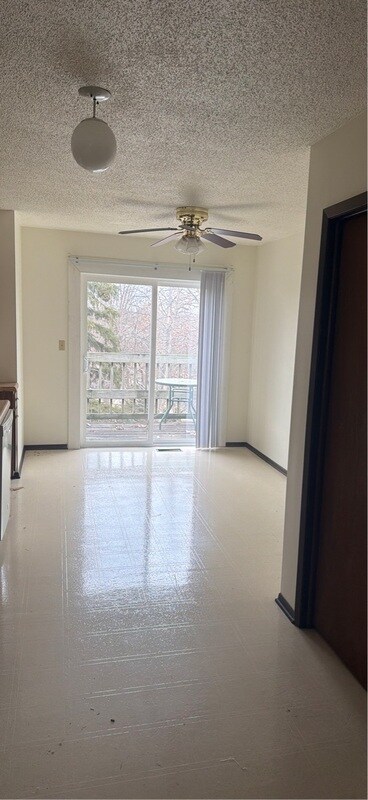 Building Photo - 512 Breezy Point Dr