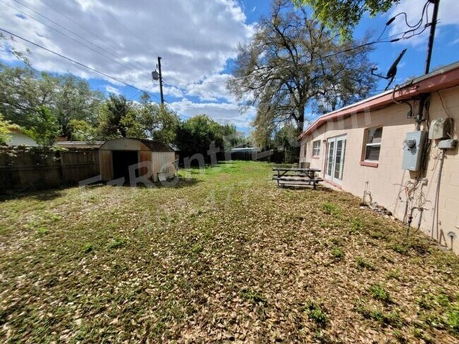 Building Photo - 6024 Oakcrest Cir