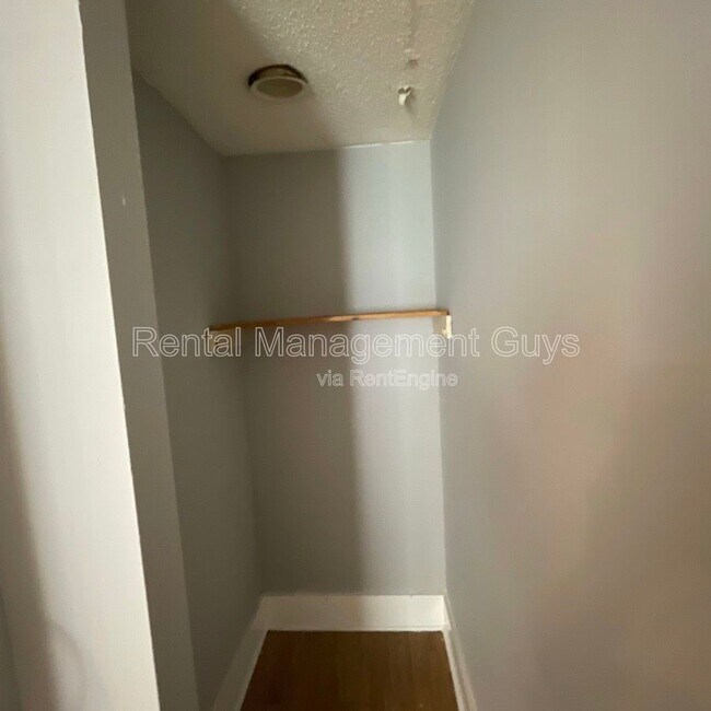 Building Photo - 2931 N Bryant Ave