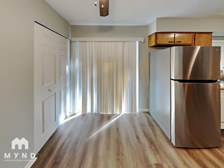 Building Photo - 199 Woodcrest Way