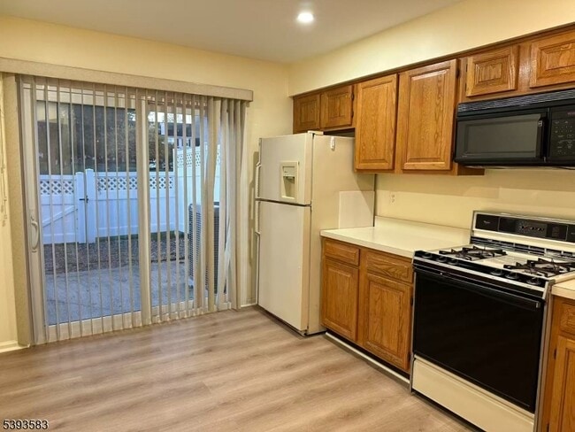 Building Photo - 604 Bayley Ct