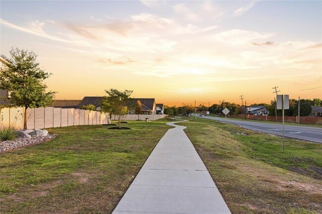 Building Photo - 465 Brooks Ranch Dr