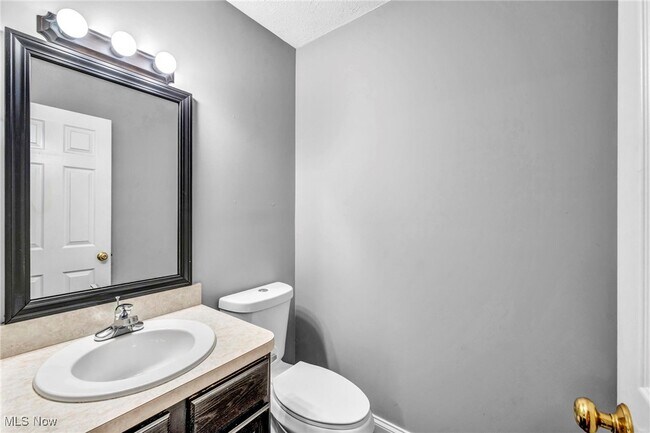 Building Photo - 1356 Meadow Run