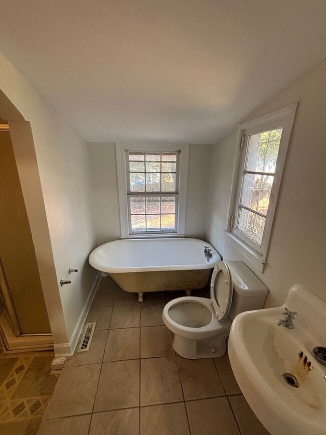 Building Photo - Simple 1BR/1BA Home Only $795/Month