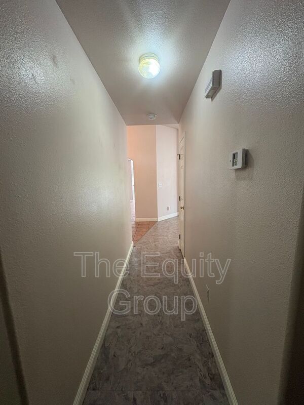 Building Photo - 2935 S Aspen St