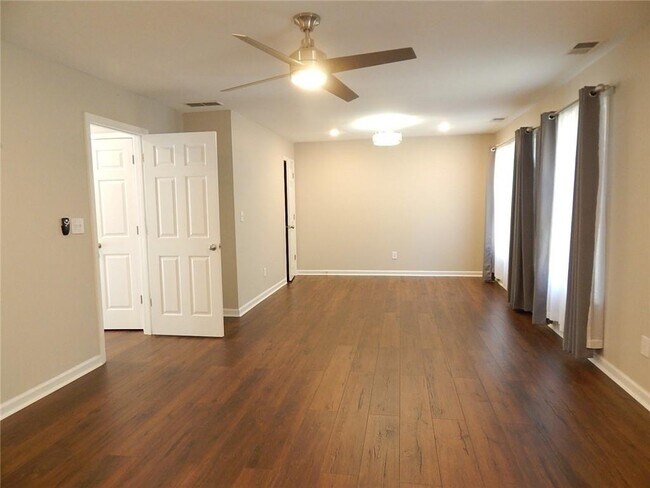 Building Photo - 115 Brentwood Ln