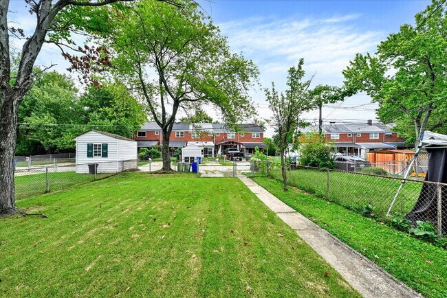 Building Photo - 8611 Ellen Ct