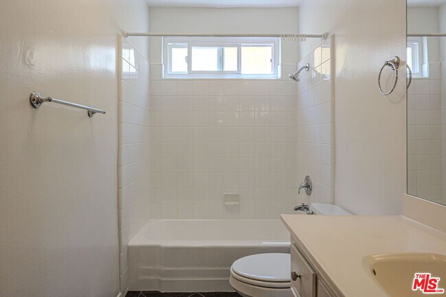 Building Photo - 1131 14th St