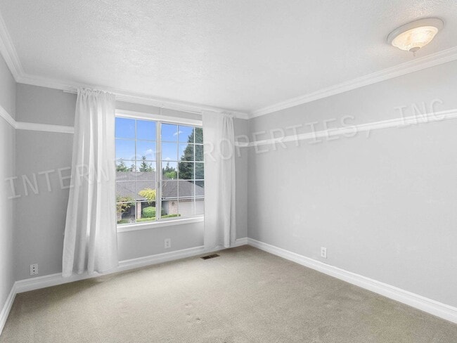 Building Photo - 4+ Bedroom Tigard Home With a Beautiful Vi...
