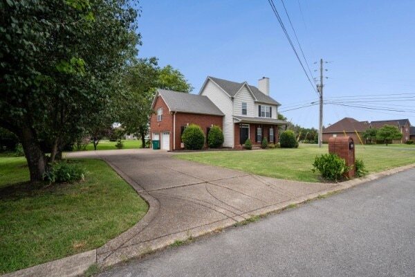 Building Photo - 302 12 Oaks Ln