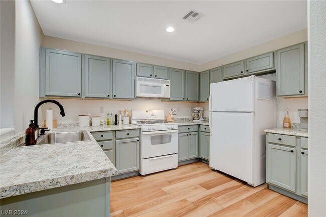 Building Photo - 9291 Hollander Ave