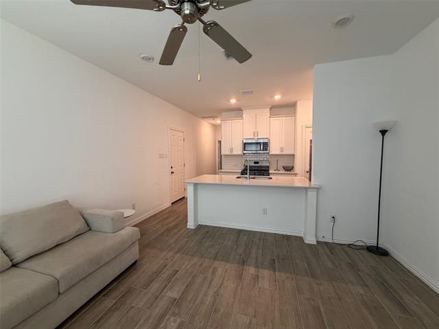 Building Photo - 1033 Rosebay Dr