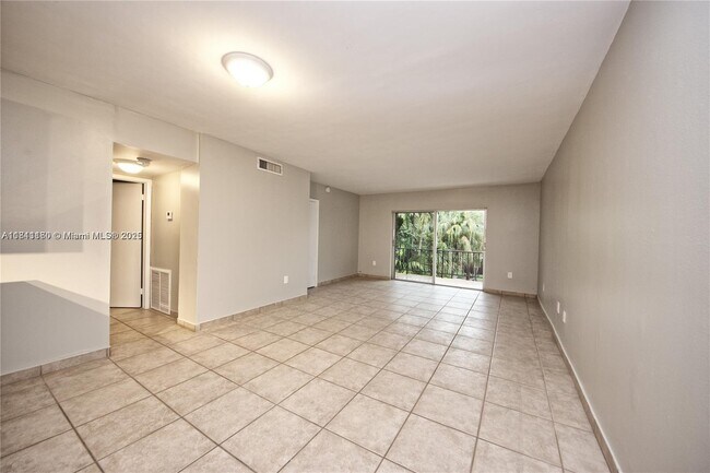 Building Photo - 6886 N Kendall Dr