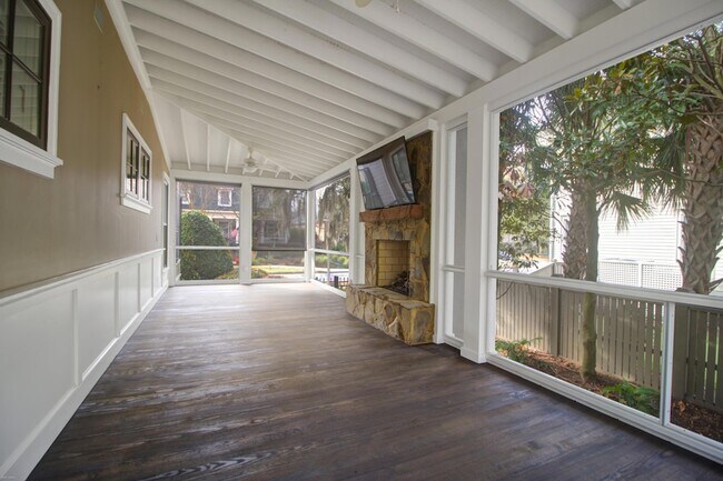 Building Photo - 612 Daggett St