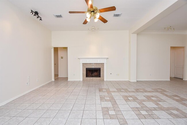 Building Photo - 12335 Shadowvista Dr
