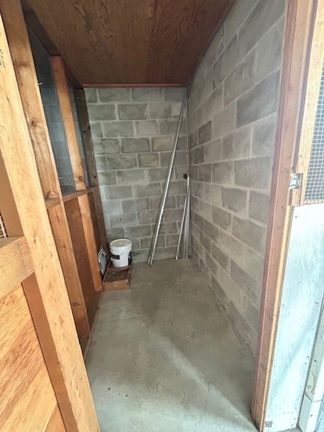 Building Photo - 55+Community - ANNUAL  1/1 GREAT LOCATION - UPDATED UNIT WITH COMMUNITY HEATED POOL!