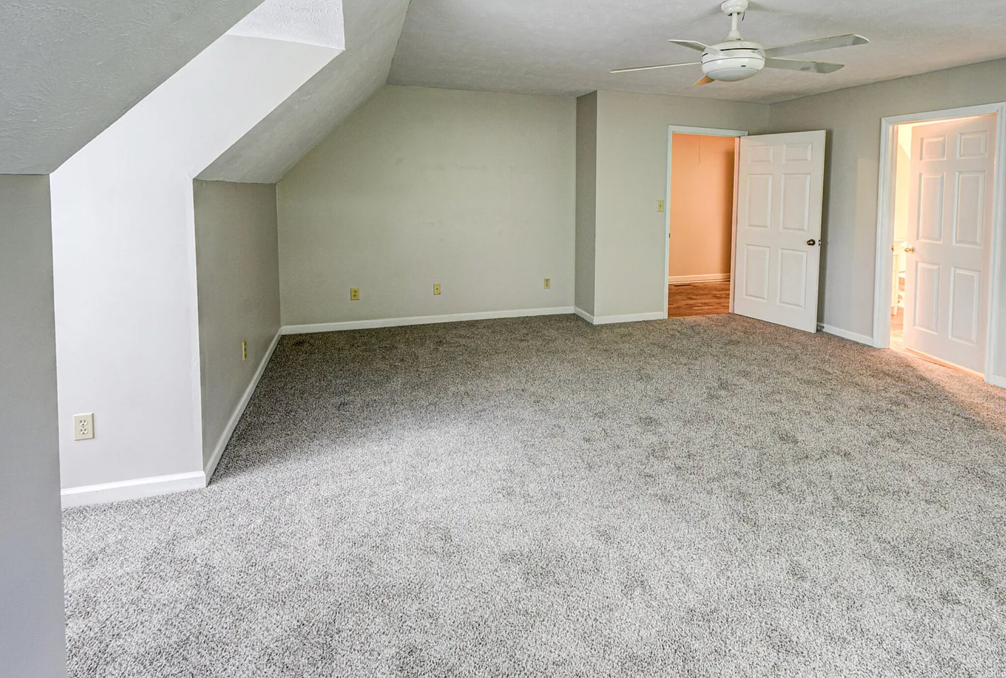 Building Photo - 2103 Creekside Way