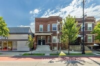 Building Photo - 3521 N Western Ave