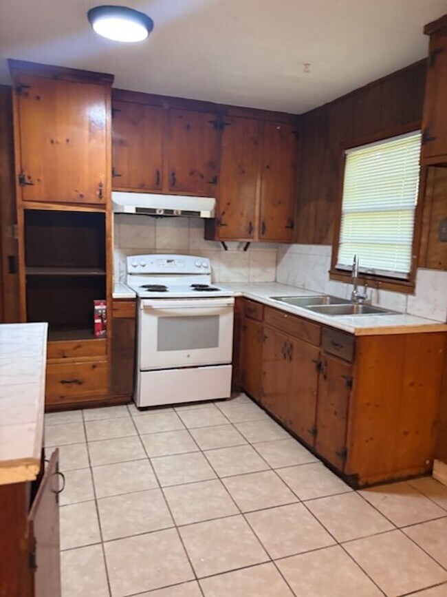 Building Photo - 2835 Teresa Dr