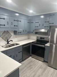 Building Photo - Beautifully Remodeled 4Bed/2.5Bath Townhome