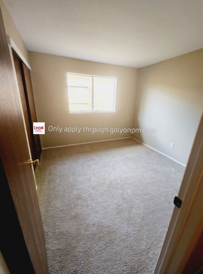 Building Photo - Halfplex available now!