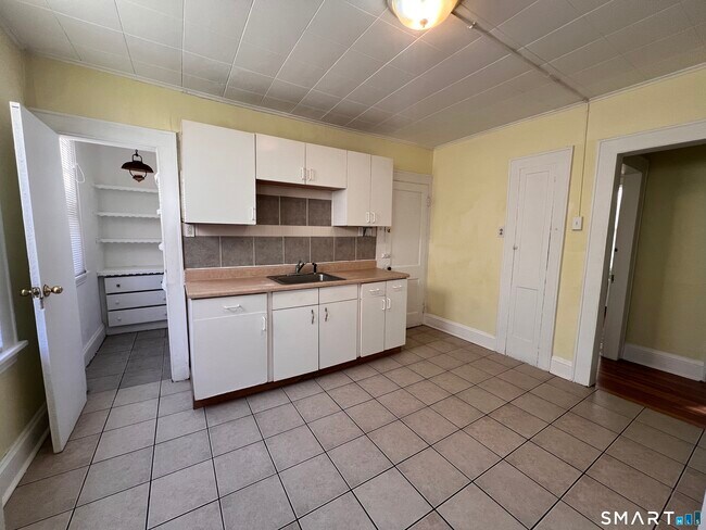 Building Photo - 2125 E Main St