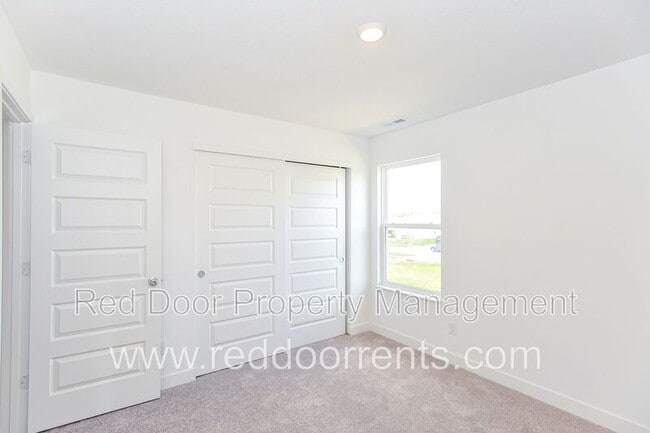 Building Photo - 1564 Mitis St