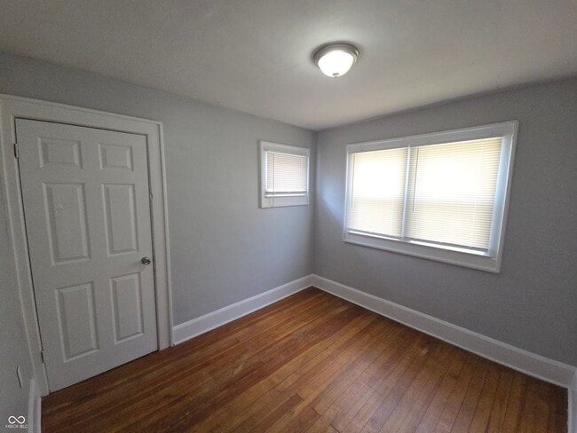 Building Photo - 1339 W Lee St