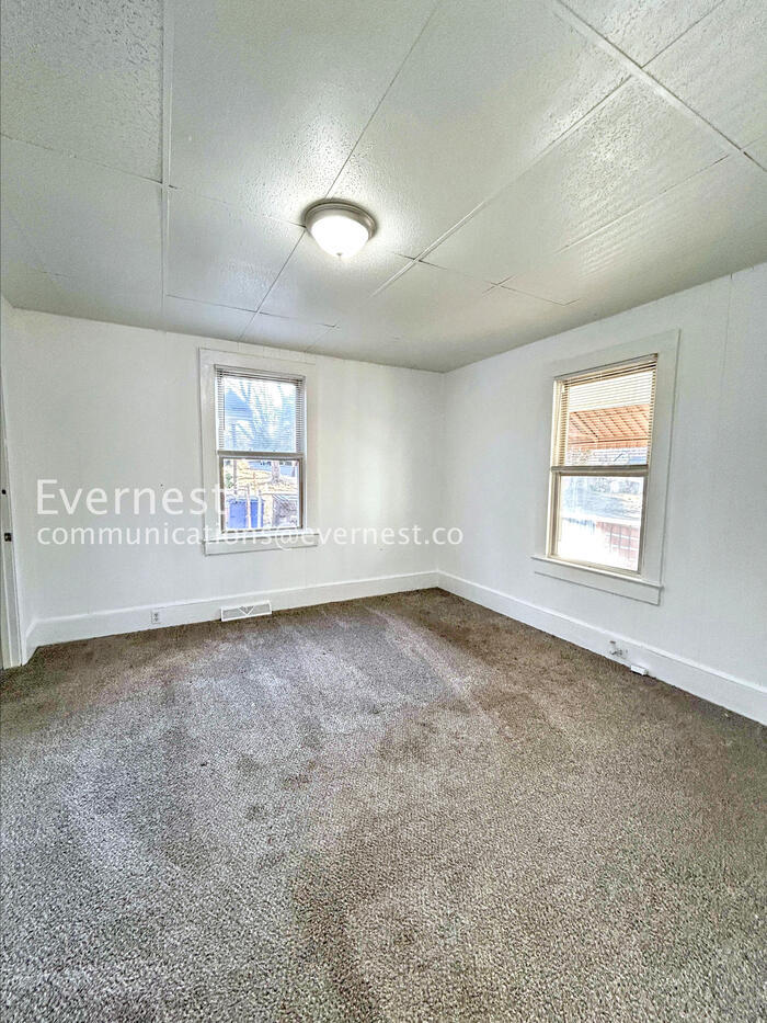 Building Photo - 613 N Jackson Ave