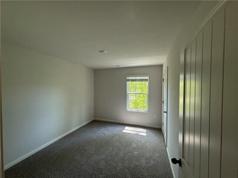 Building Photo - 126 Hughes Pl Dr
