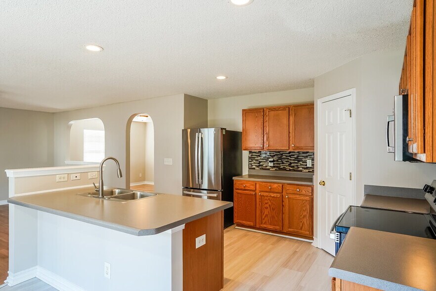 Building Photo - 3012 Van Dorn Rd