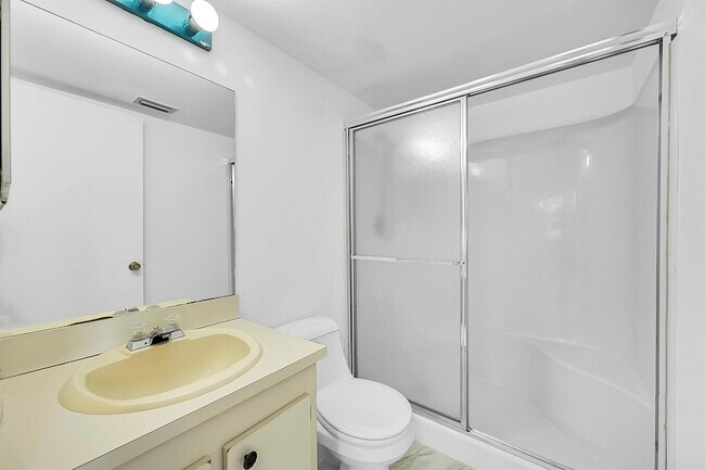 Building Photo - 7226 Golf Colony Ct