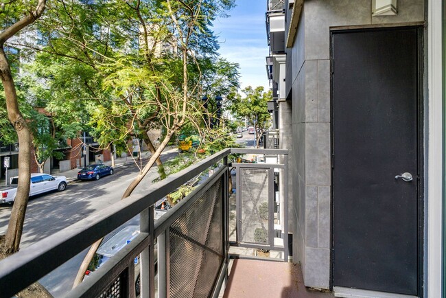 Building Photo - Beautiful one bedroom in the heart of East...