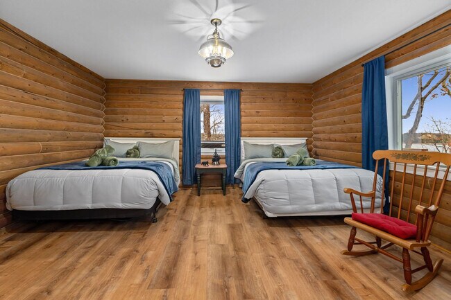 Building Photo - 19412 Pinecrest Ln