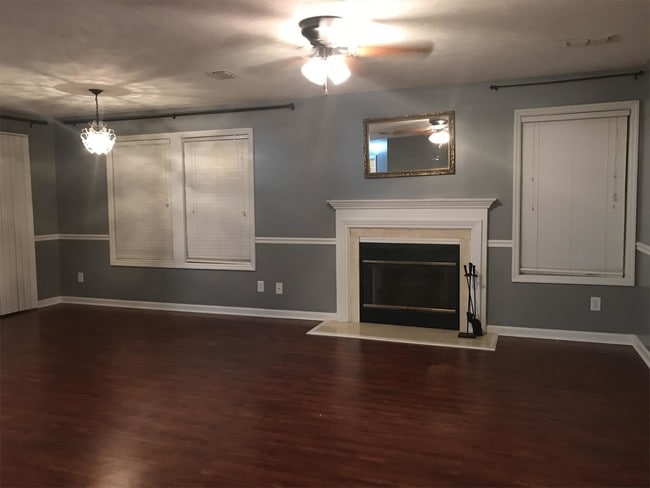 Building Photo - 979 Stewarts Creek Dr