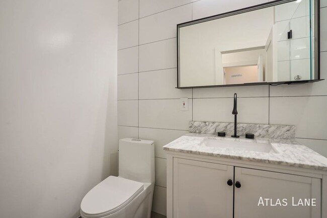 Building Photo - Professionally Managed// 3 bedroom 3 bathr...