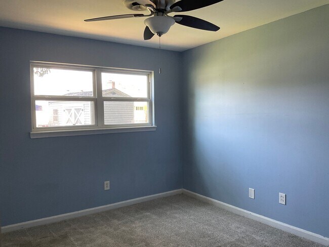 Building Photo - Welcome to this perfectly situated 3-bedroom, 2-bathroom home in the heart of Jacksonville.