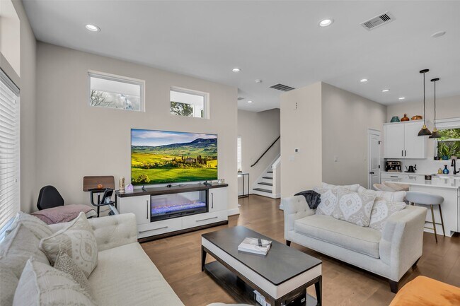 Building Photo - 5303 Donovan Gdns Ln