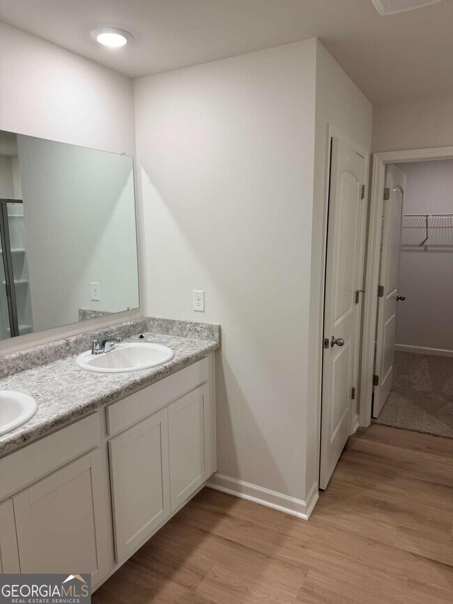 Building Photo - 112 Glenrise Dr