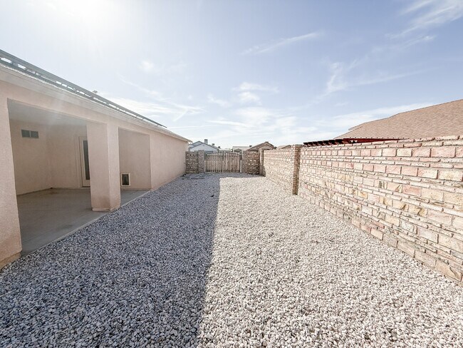 Building Photo - 9586 E 38th Pl