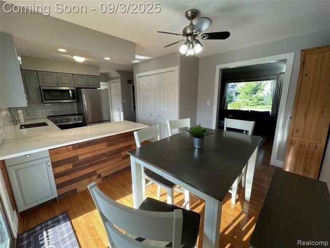 Building Photo - 1253 Bamford St
