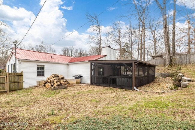Building Photo - 319 Hermitage Dr