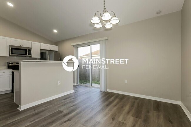 Building Photo - 3 Bedroom Pet-Friendly Home in RUSKIN, FL with Main Street Renewal