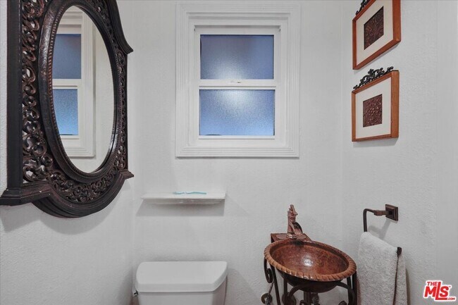 Building Photo - 6119 Del Valle Dr