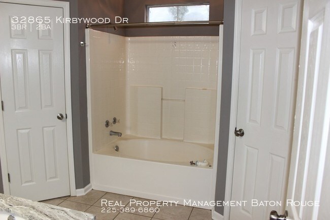 Building Photo - Beautiful Updated Home in Fenwood Estates