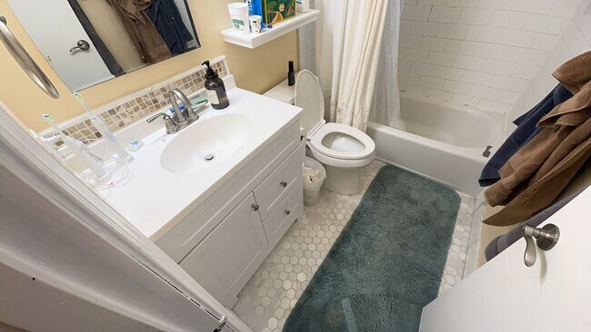 Building Photo - *** Coming Soon*** Gorgeous 4 Bed 2.5 Bath Single Family Home On Spacious Lot In Orange Hunt Esta...