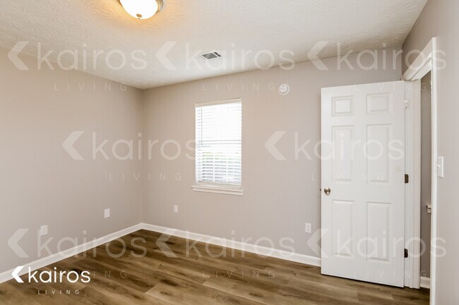 Building Photo - 385 Deerpark Drive