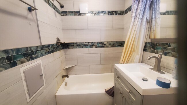 Building Photo - 3929 Larchmont St